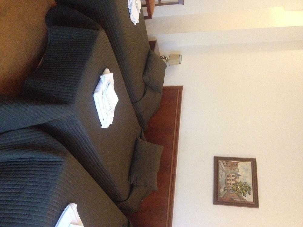 Hotel Reina Bucarest Extérieur photo