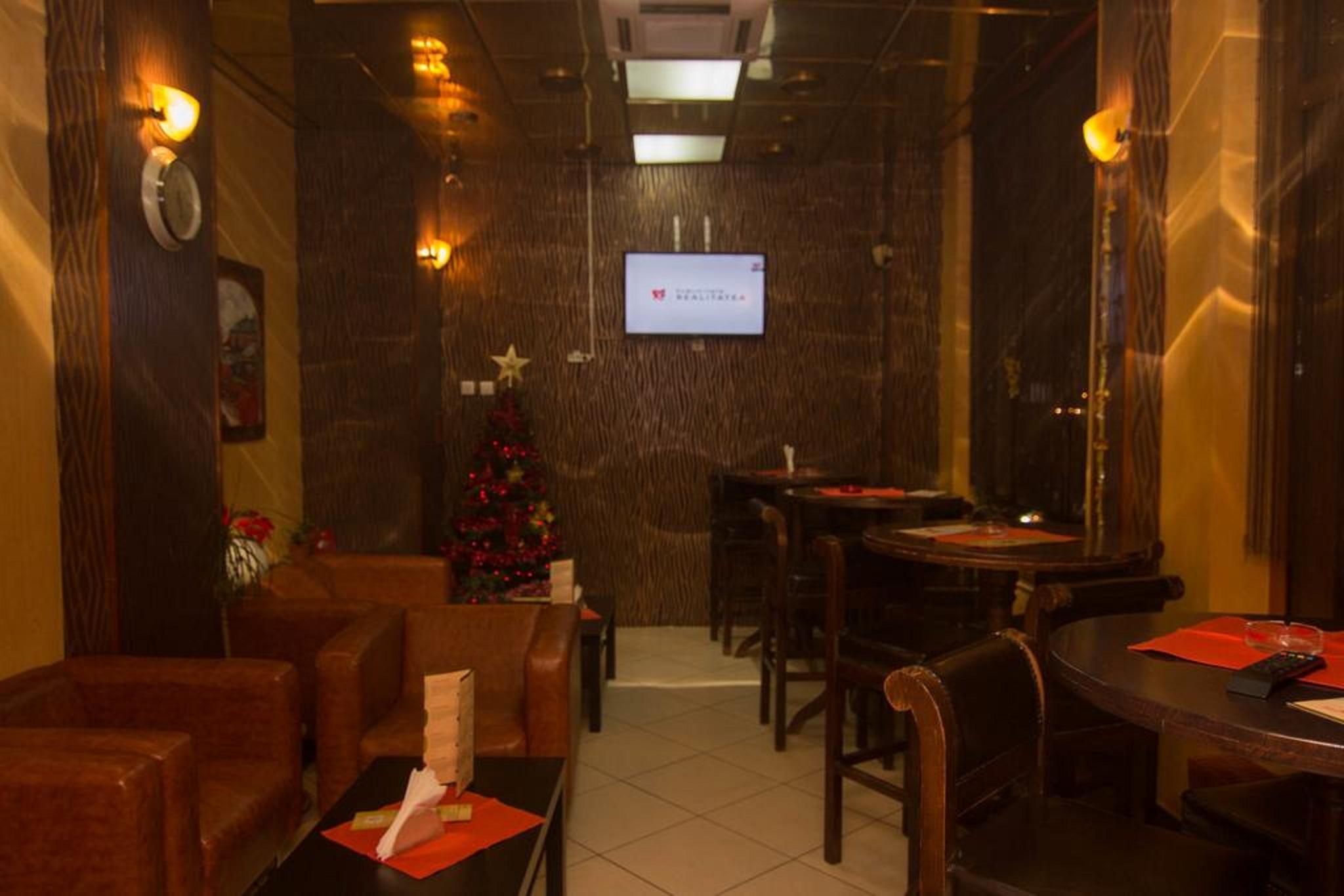 Hotel Reina Bucarest Extérieur photo