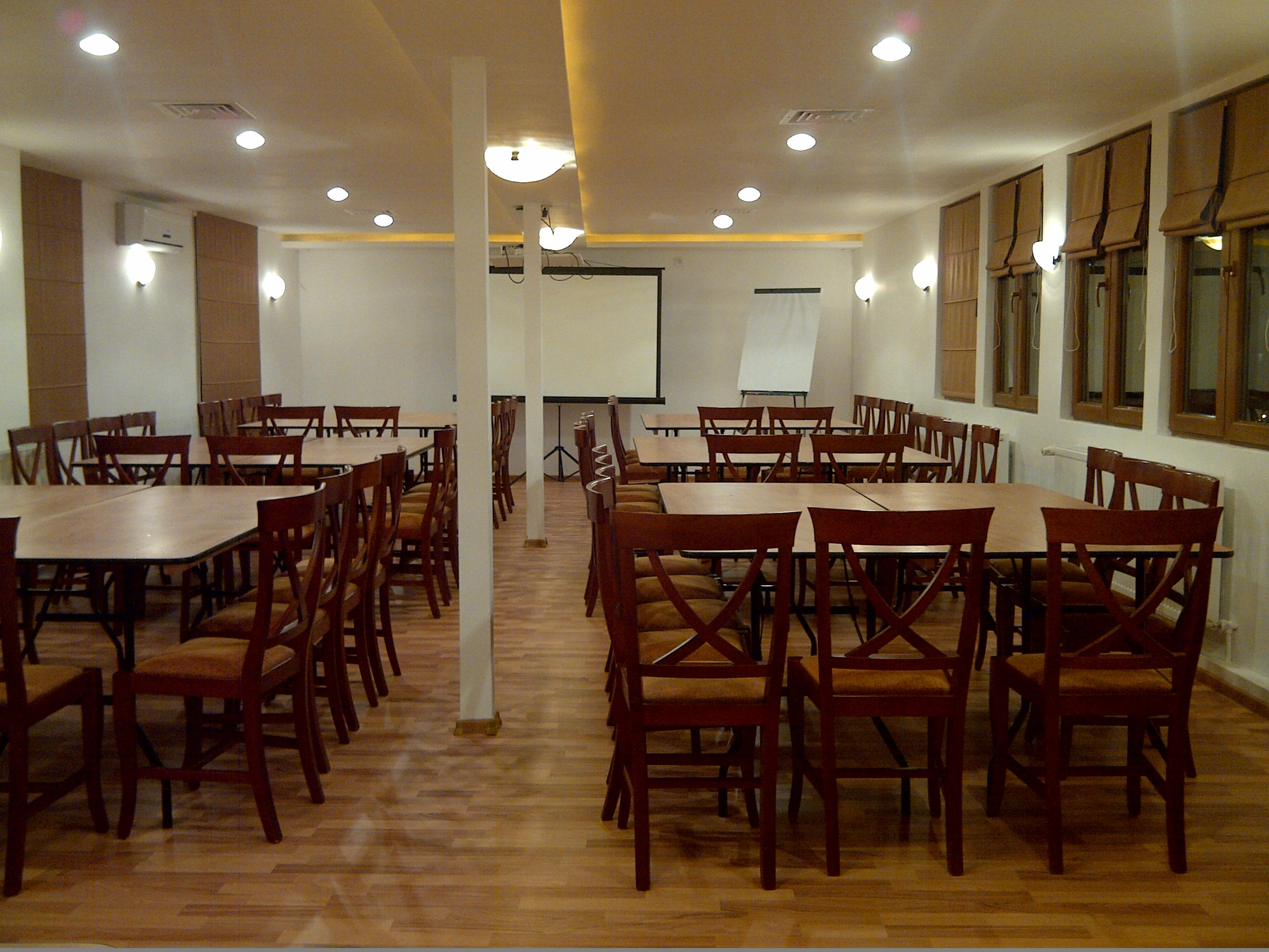 Hotel Reina Bucarest Extérieur photo