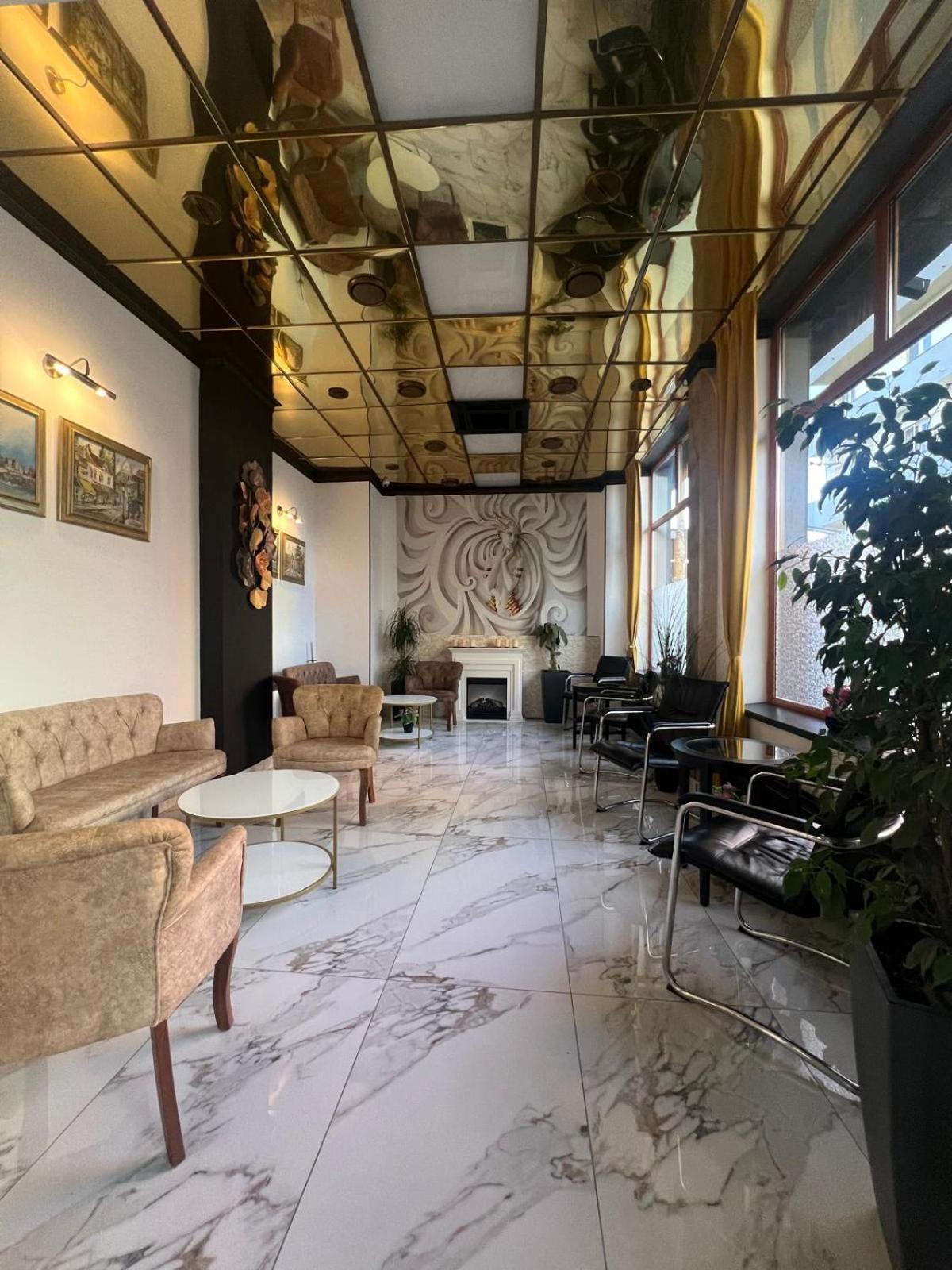 Hotel Reina Bucarest Extérieur photo