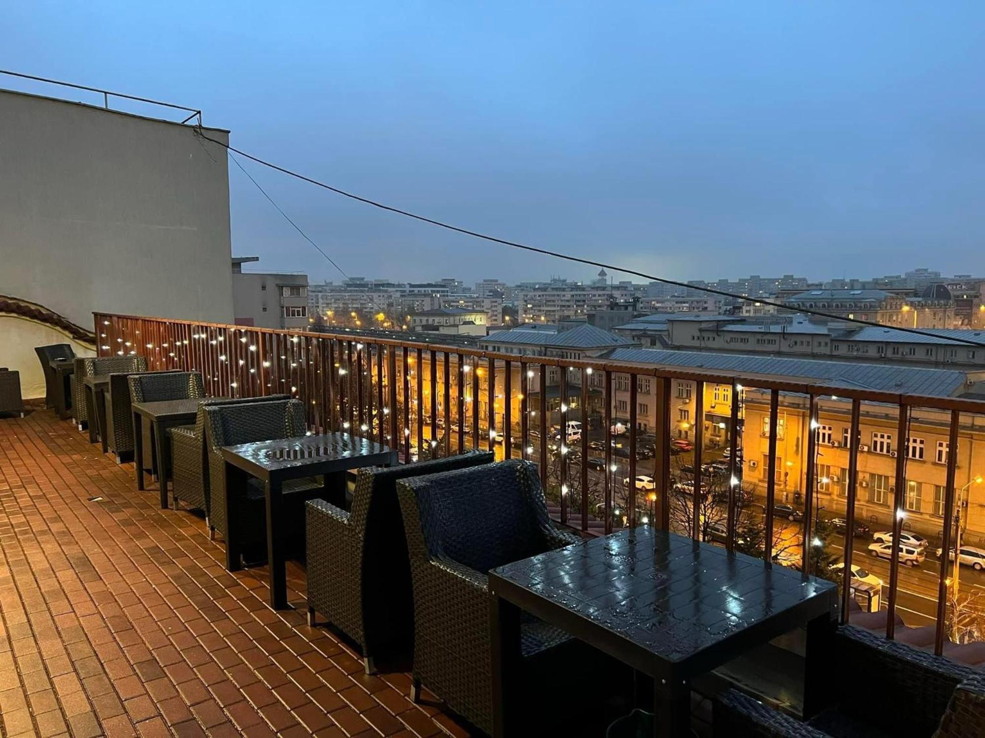 Hotel Reina Bucarest Extérieur photo