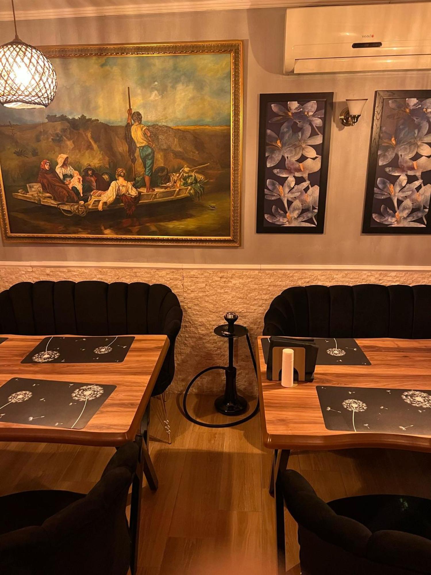 Hotel Reina Bucarest Extérieur photo