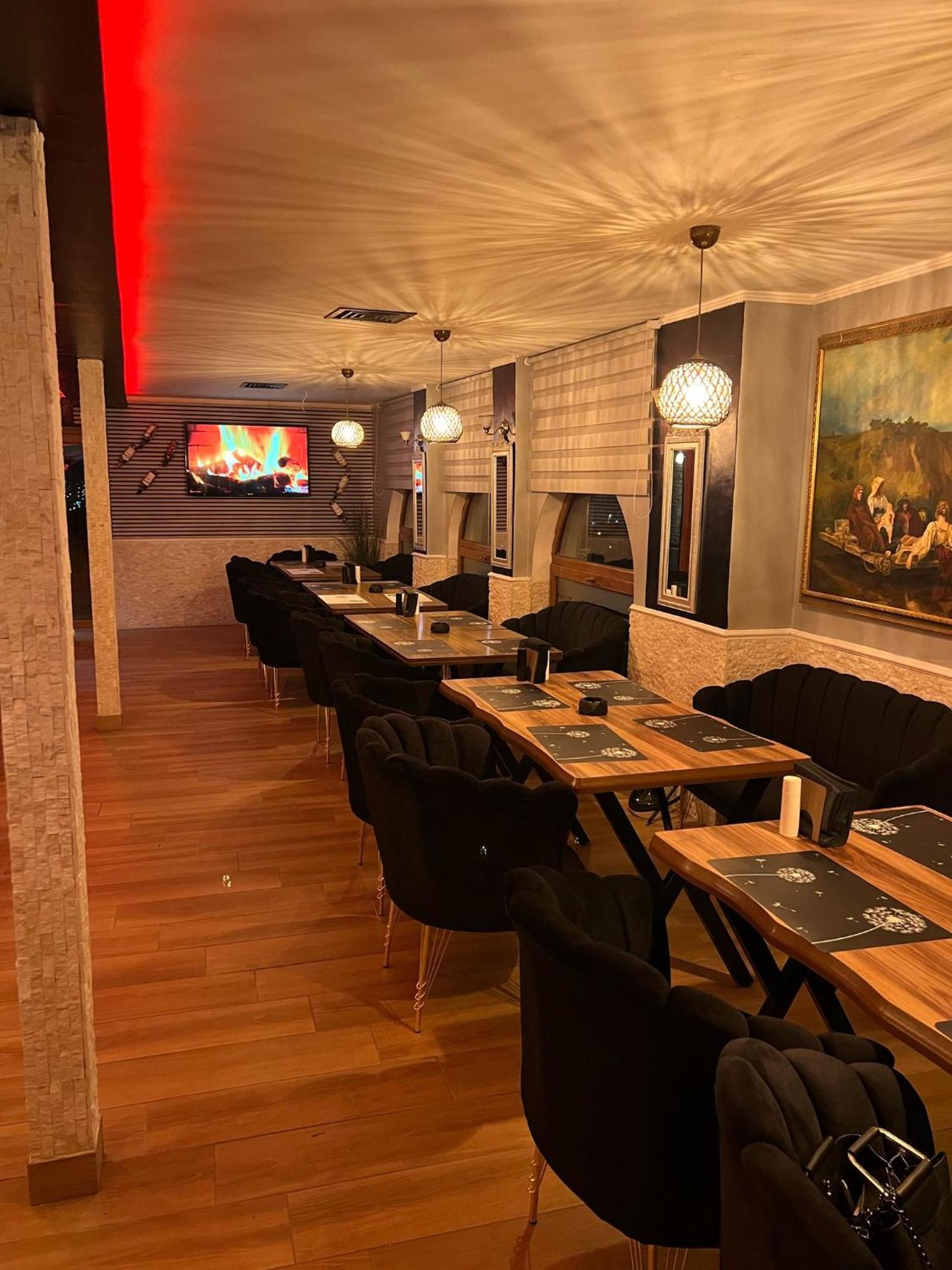 Hotel Reina Bucarest Extérieur photo