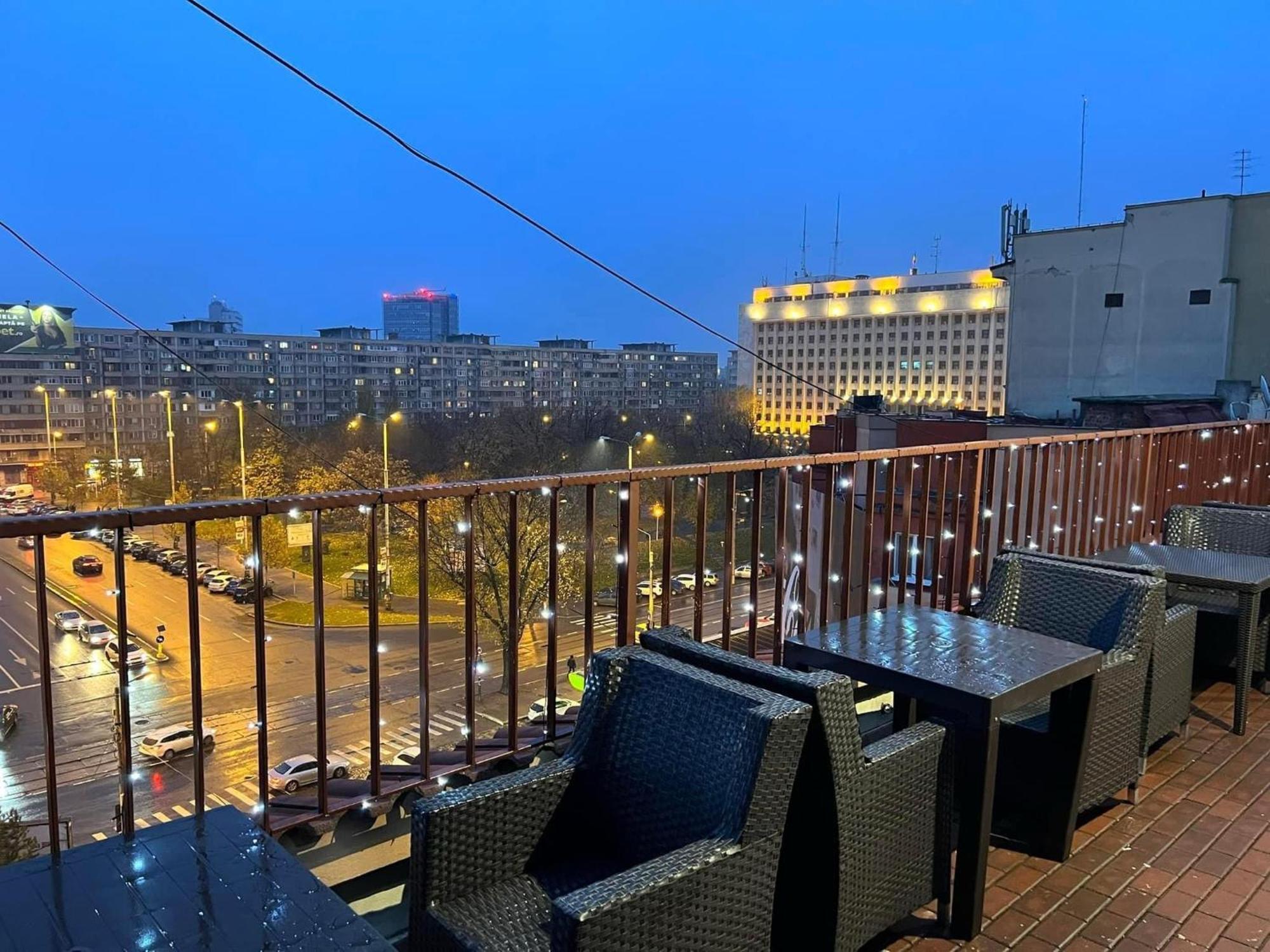 Hotel Reina Bucarest Extérieur photo