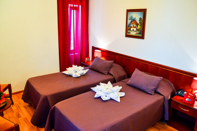 Hotel Reina Bucarest Extérieur photo