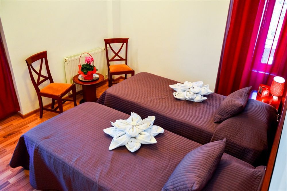 Hotel Reina Bucarest Extérieur photo